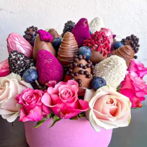 18–20 Premium-Erdbeeren in Schokolade mit Rosen